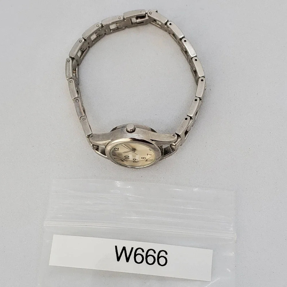 Easy‎ Read Women's Watch 24MM Gray Dial Gray Bracelet Band 7